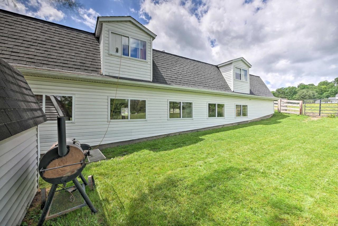 Loft Unplugged With Outdoor Space In Amish Country! Burton Eksteriør bilde